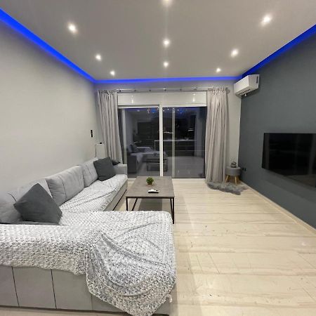 Luxury 3 Bedroom Apartment In Kiato Center Kiáton Exterior foto