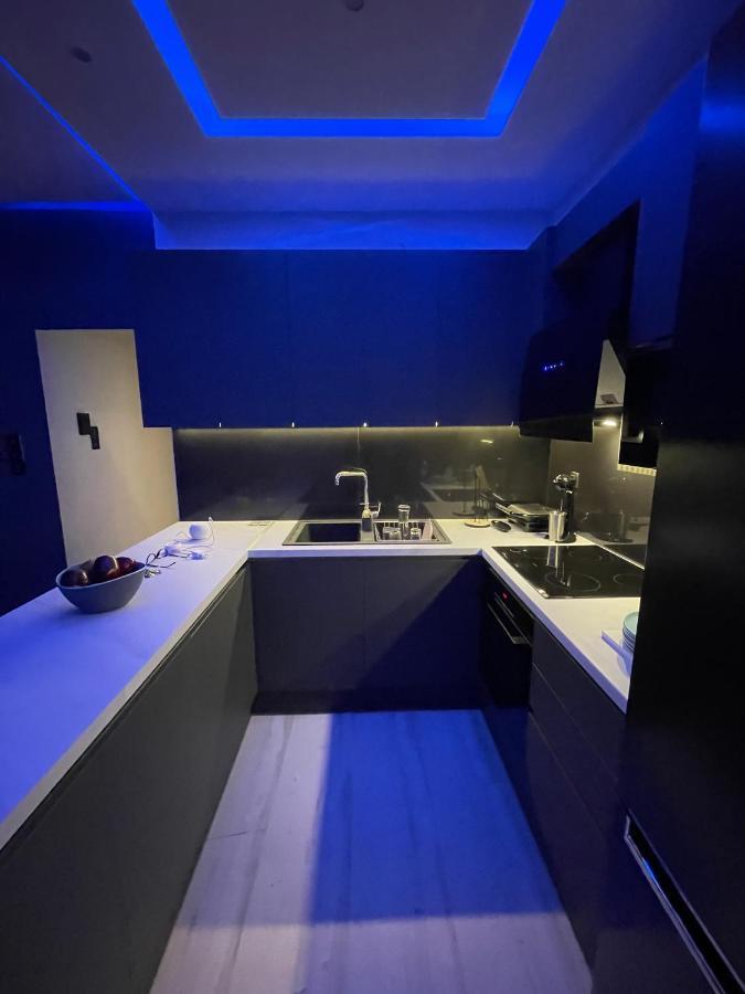 Luxury 3 Bedroom Apartment In Kiato Center Kiáton Exterior foto