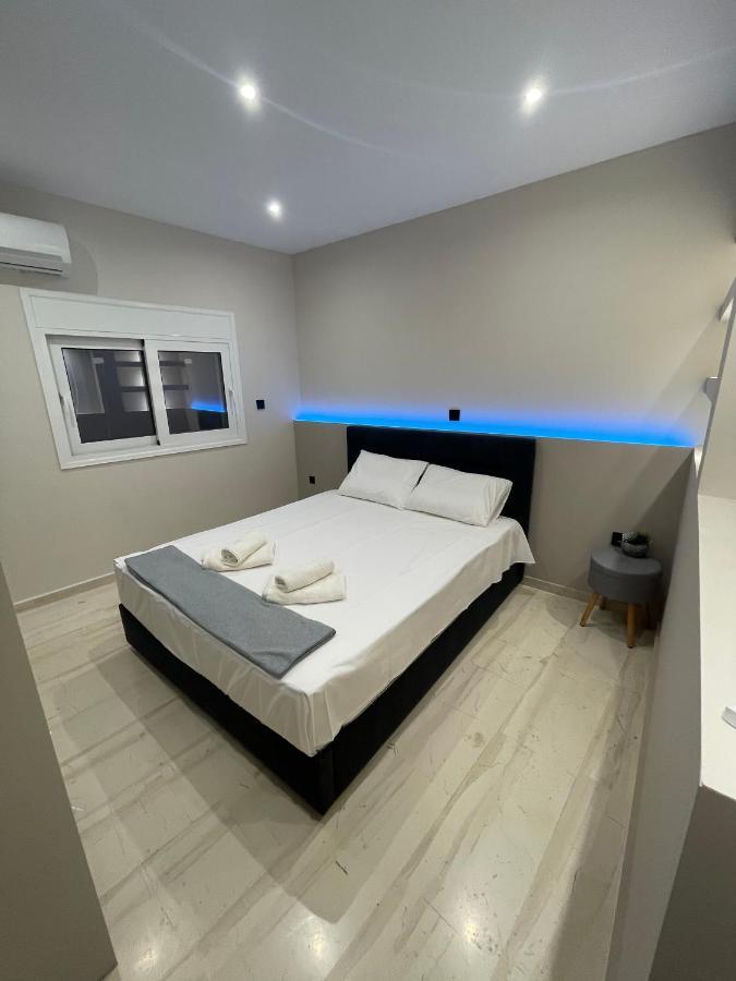 Luxury 3 Bedroom Apartment In Kiato Center Kiáton Exterior foto