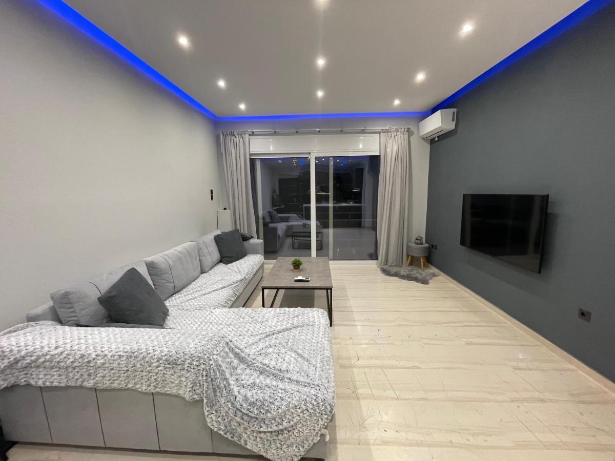 Luxury 3 Bedroom Apartment In Kiato Center Kiáton Exterior foto