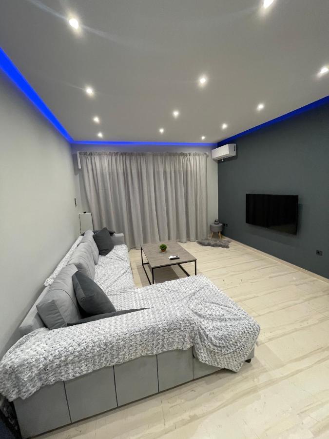 Luxury 3 Bedroom Apartment In Kiato Center Kiáton Exterior foto